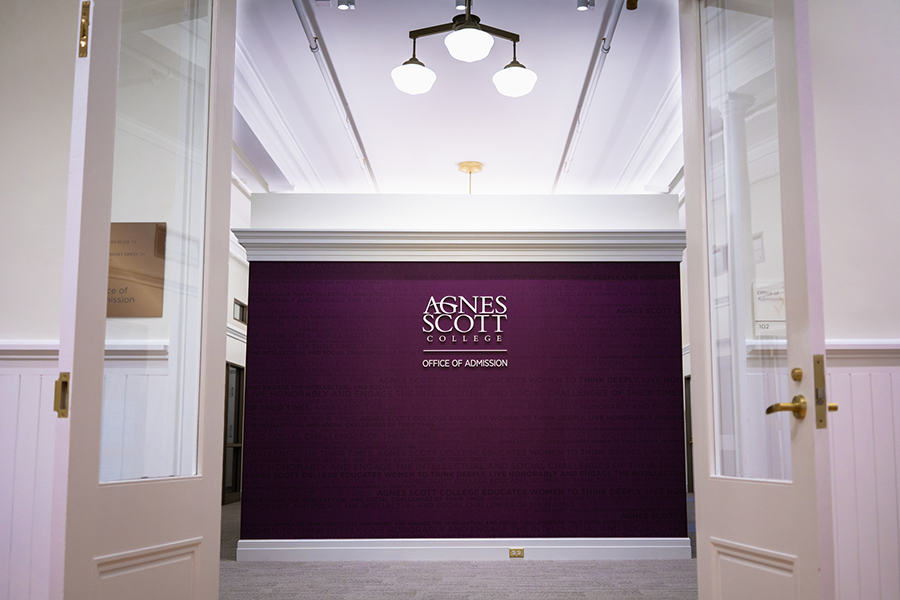 Entrance to the admission office- a purple wall reads "۰ϴȫ"